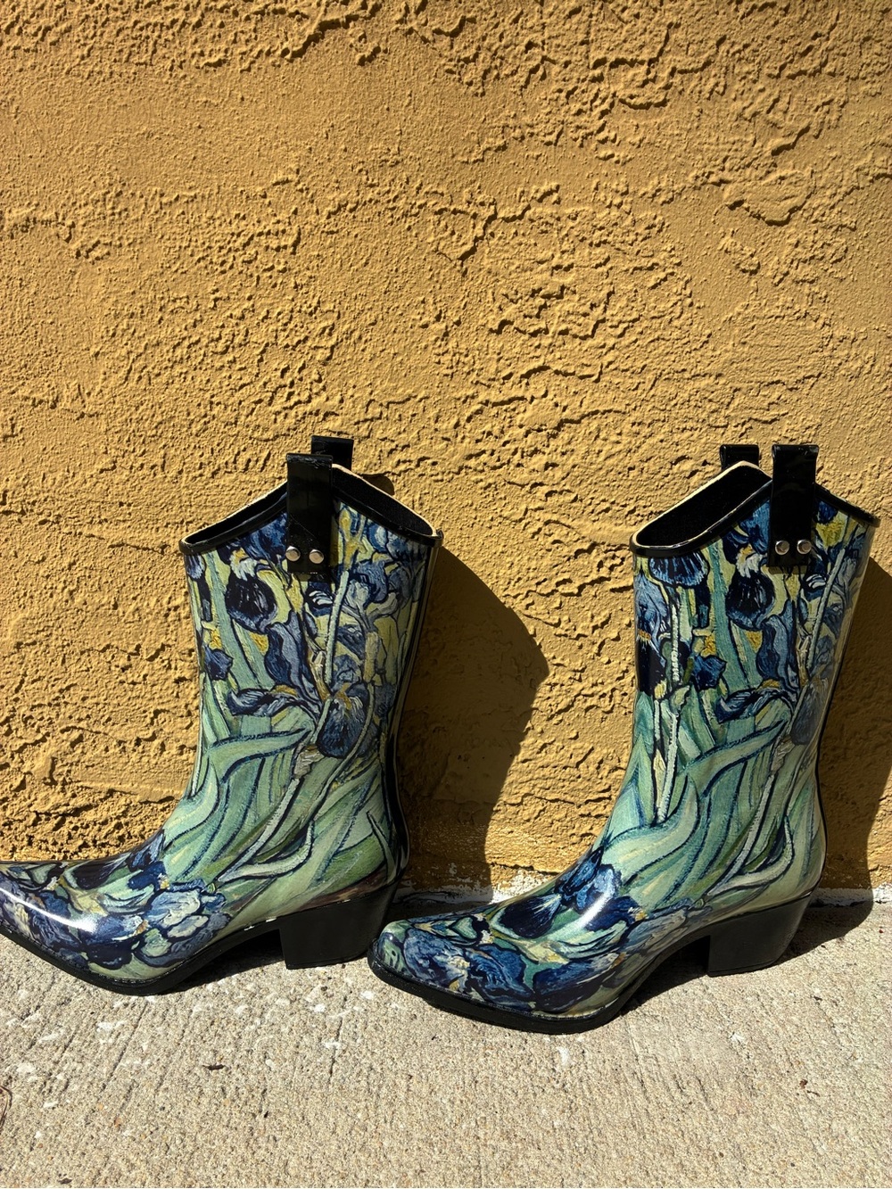 NWOT NOMAD PULL ON RUBBER COWBOY RAIN BOOT W/ IRISES